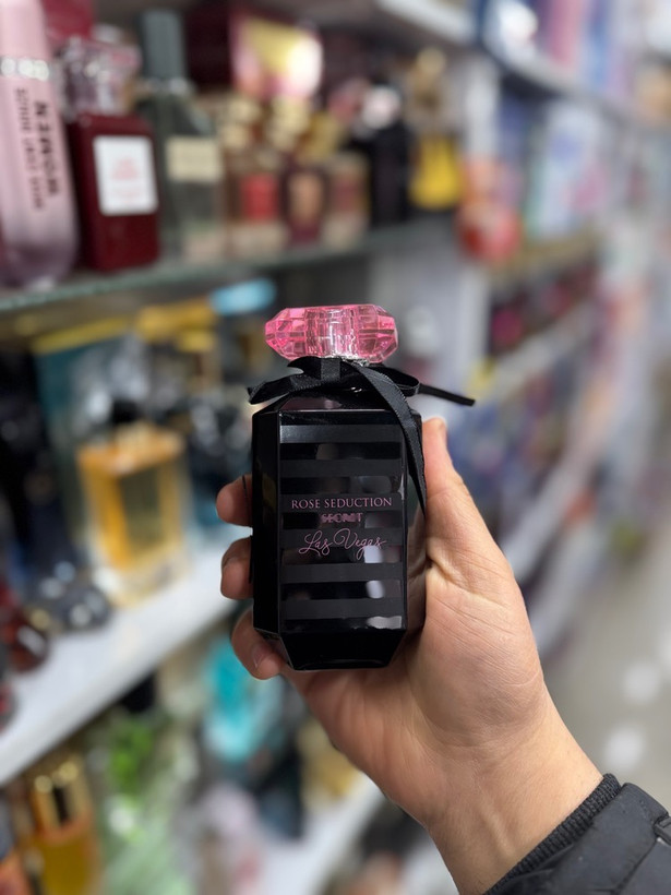 ادکلن ویکتوریا سکرت رز مشکی