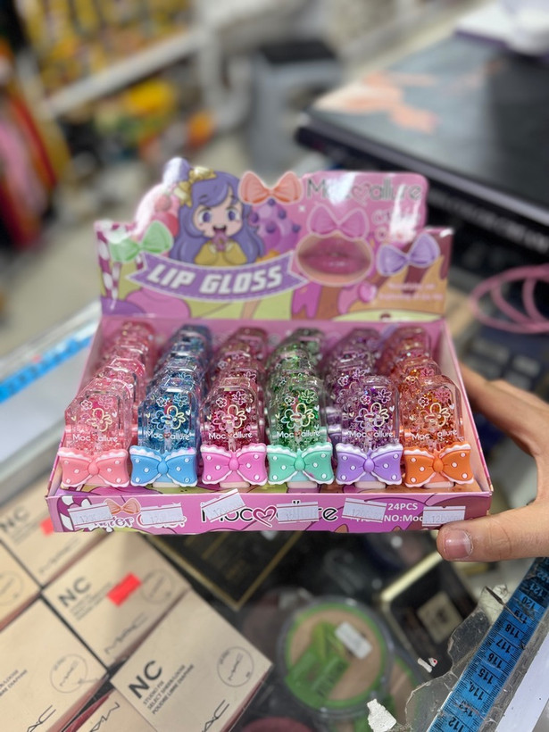 تینت لب طرح پاپیون